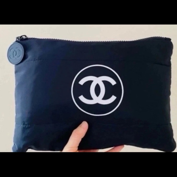 CHANEL Black Quilted Makeup Clutch New - Picture 3 of 6